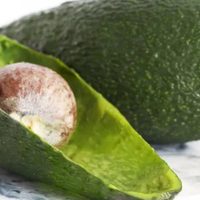 No las tires: transformá las cáscaras de palta en esta original idea para decorar tu jardín