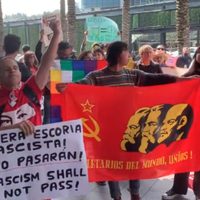 Protestan contra el fascismo en Santa Fe, sede de reunión conservadora