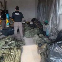 FGR asegura armas, cartuchos y vehículos en dos inmuebles de Jalisco