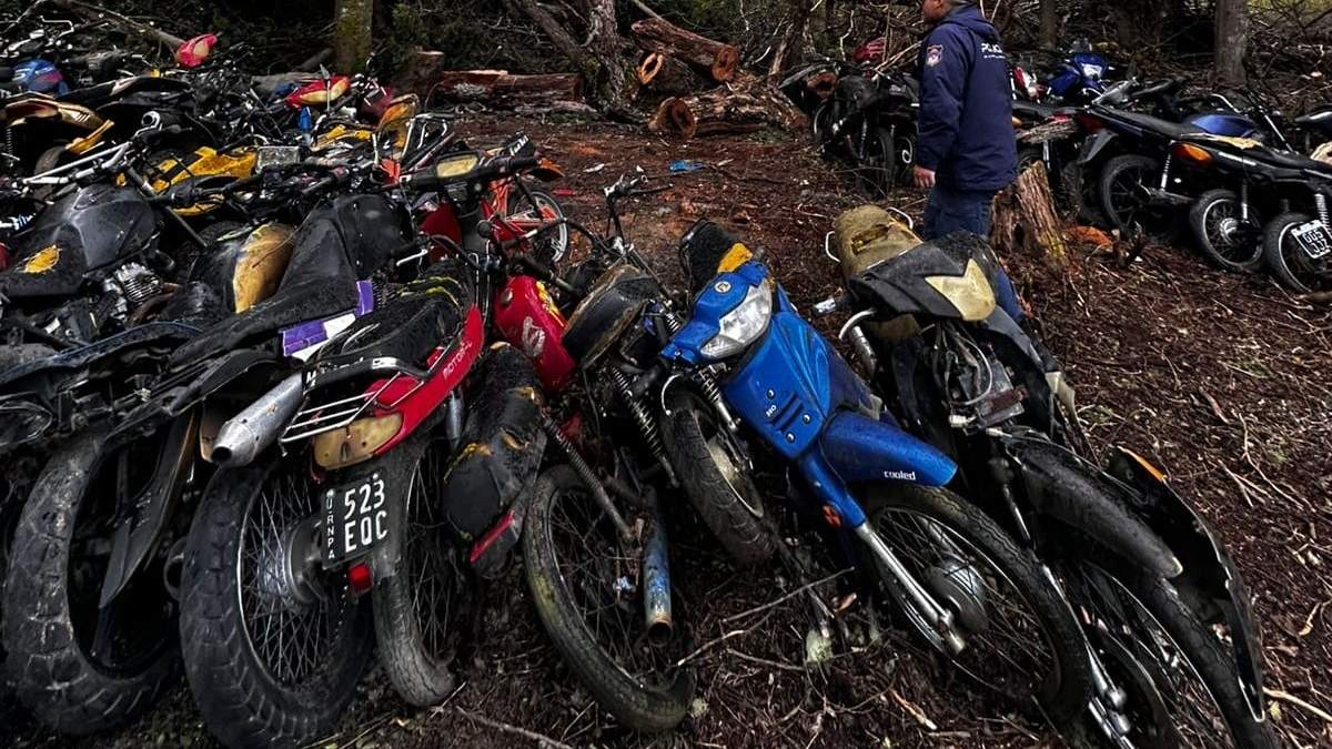 Autos y motos secuestrados en la Comisaría 28 serán compactados si sus dueños no los reclaman. Fuente: (La Angostura Digital)