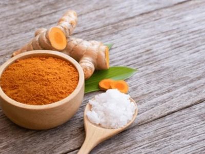 Cómo hacer la famosa sal dorada, el condimento antinflamatoria que es un verdadero tesoro para tu salud
