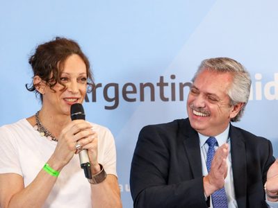 Fernández entregó el DNI 9000 bajo la Ley de Identidad de Género