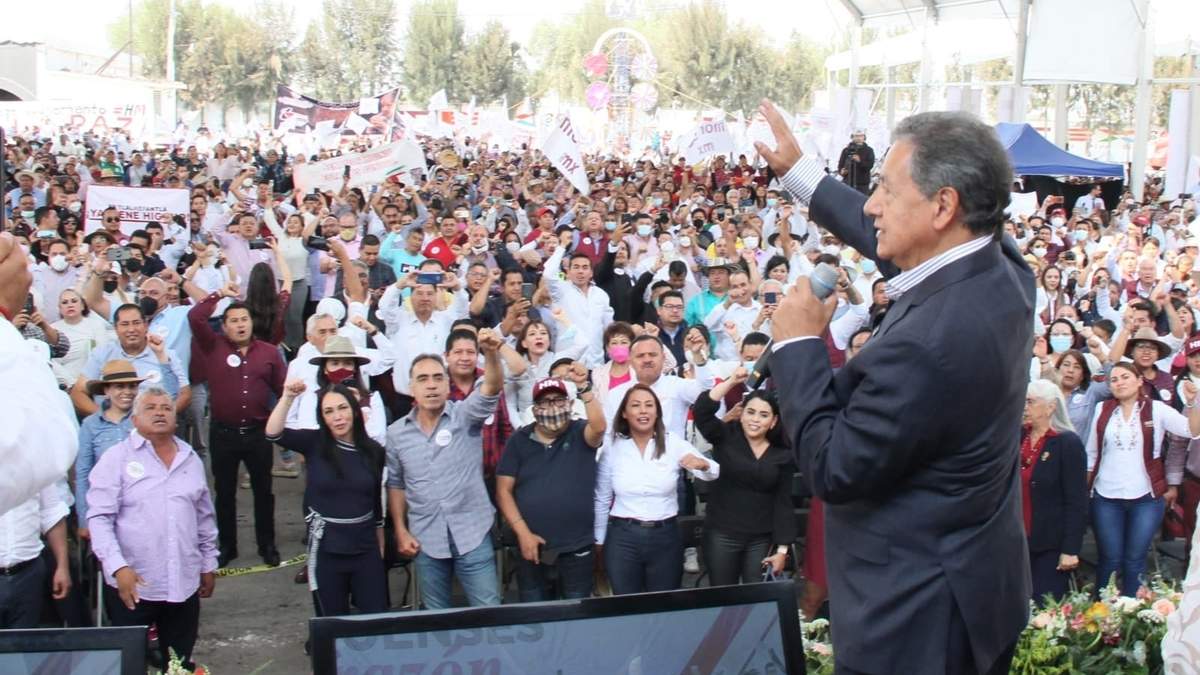 El senador Higinio Martínez en la Feria de Texcoco