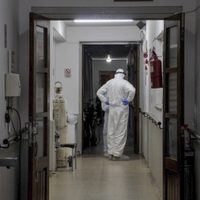 Coronavirus: por qué hay un “delay” en la carga de fallecimientos al registro