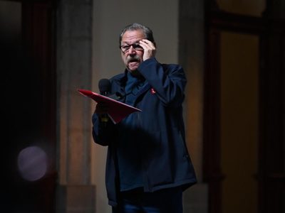 Paco Ignacio Taibo II desata polémica en la mañanera por “cuota de género” en literatura