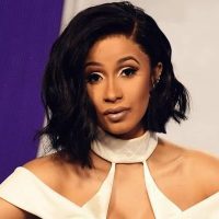¿Estás listo para verla? Cardi B abrió su camisa y...¡apareció en prendas interiores!