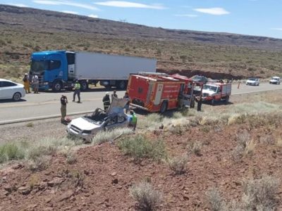Quedó atrapada en el vehículo, tras volcar sobre la Ruta Nacional 237