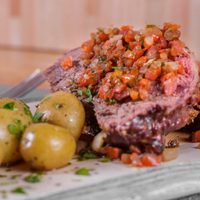 Para ahorrarte unos pesos: el truco que nadie te contó para que cualquier corte de carne se corte con cuchara