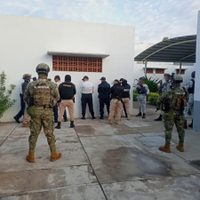 Detienen a ocho policías por filtrar información al CJNG en Colima