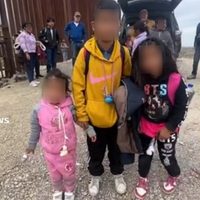 Dejan a su suerte a tres hermanitos en la frontera; su video se vuelve viral