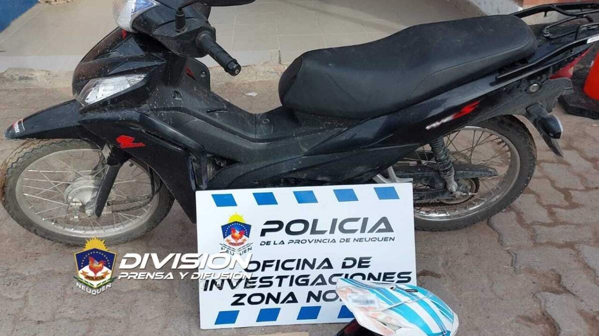 Una moto fue recuperada en un allanamiento. Fuente facebook.