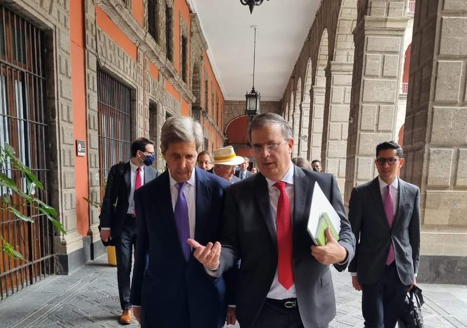 John Kerry y Marcelo Ebrard, reunión sobre energías limpias