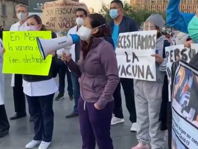 Juzgado ampara a médicos privados para que se les aplique la vacuna