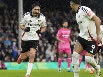 Raúl Jiménez rompe marca de "Chicharito", al convertir 2 penales, y Fulham empata 2-2 con Ipswich