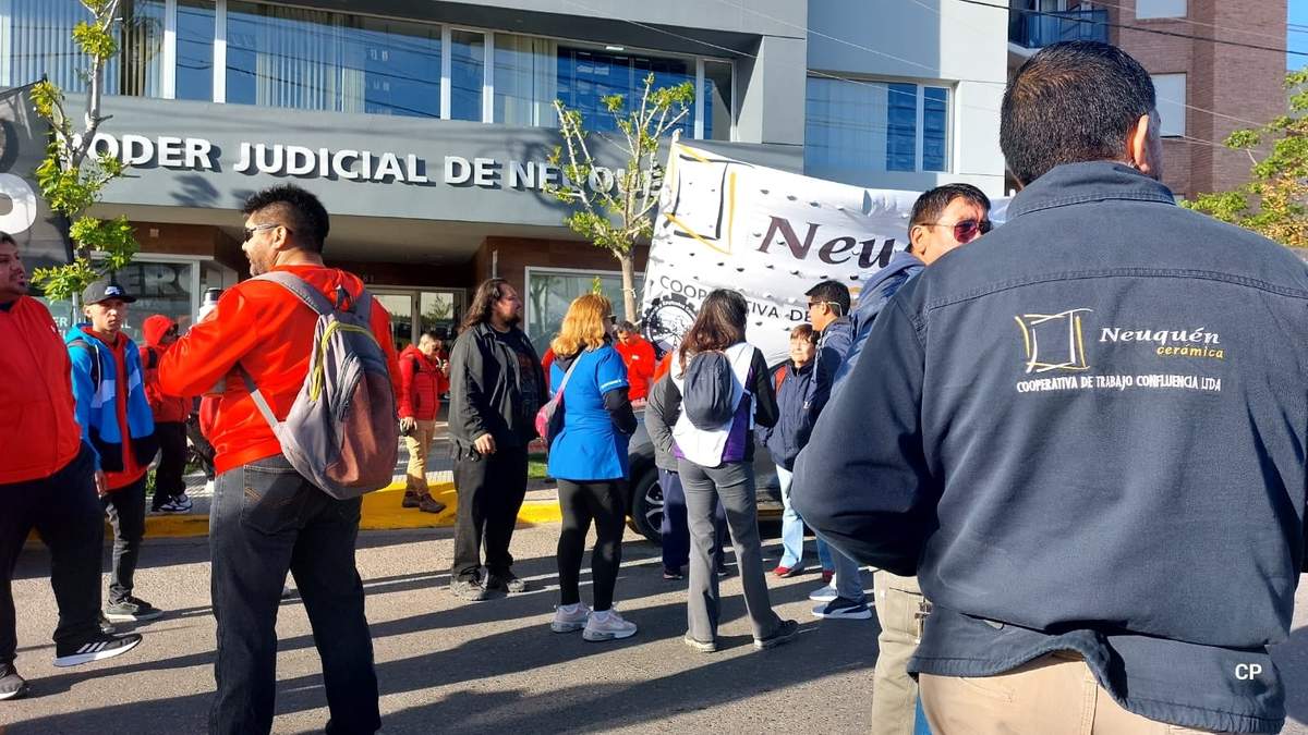 Manifestación frente al Juzgado Laboral N° 1. Fuente: (Facebook)