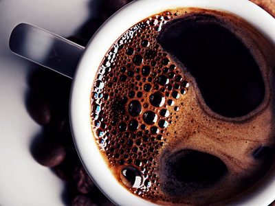 No tires el café que te sobró del día: mirá cómo utilizarlo para reducir las ojeras