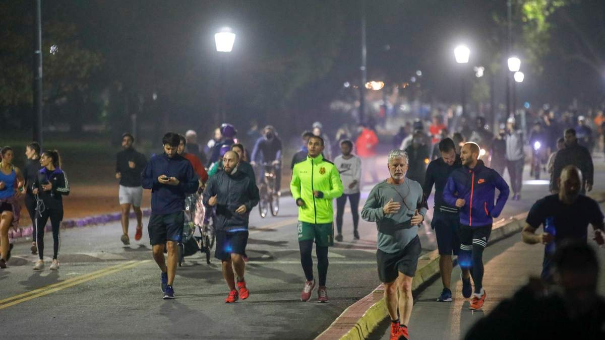 Miles de runners sin distanciamiento. Fuente: (Twitter)