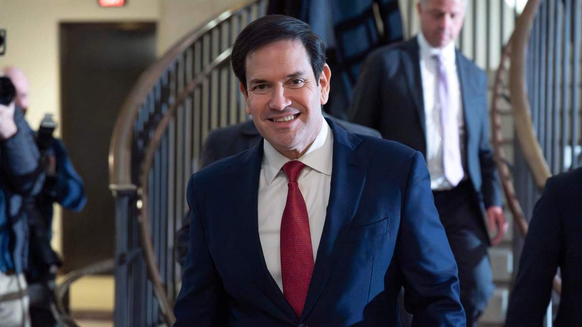El secretario de Estado, Marco Rubio, llega al Capitolio el lunes 5 de enero de 2026 para una reunión informativa con legisladores