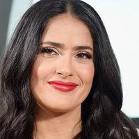 ¡Con dos buenas razones! Salma Hayek enloqueció a todos en los premios Golden Globe ¡Son enormes!