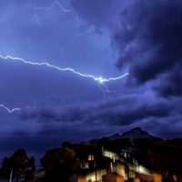 El SMN lanzó alertas por tormentas y calor extremo para varias provincias
