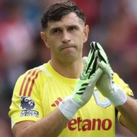 “Es el mejor arquero del mundo”: en el Aston Villa celebraron la continuidad del Dibu Martínez