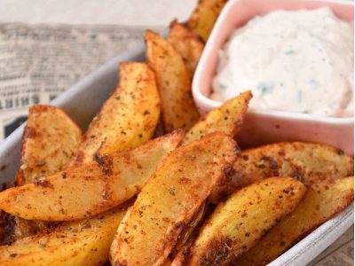 Papas bravas: la receta ideal para tus picadas y el truco perfecto para que salgan crocantes