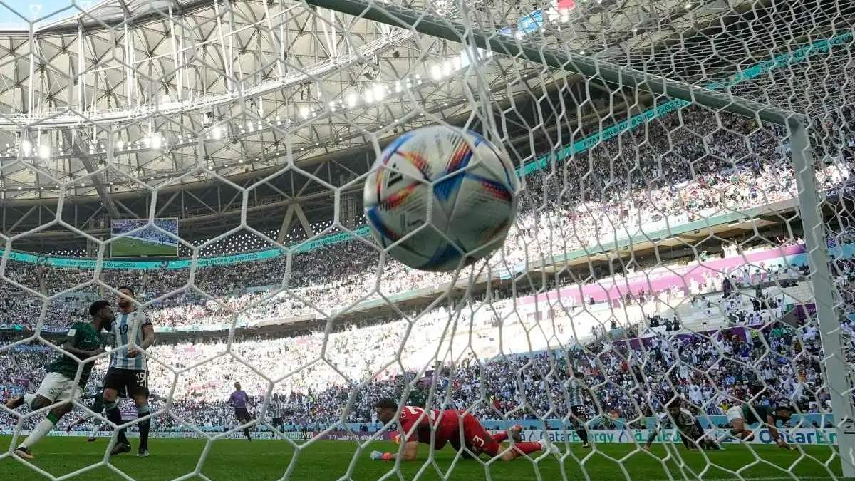 Argentina no pudo contra Arabia Saudita. Fuente: (AP)