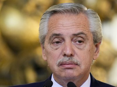 Juez acusa formalmente al expresidente argentino Alberto Fernández por violencia de género