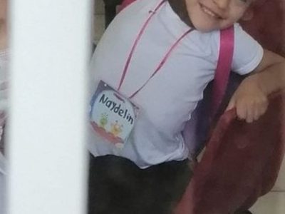 Viral: Niña se cambia el nombre en su primer día de clases y no se la quieren dar a su mamá