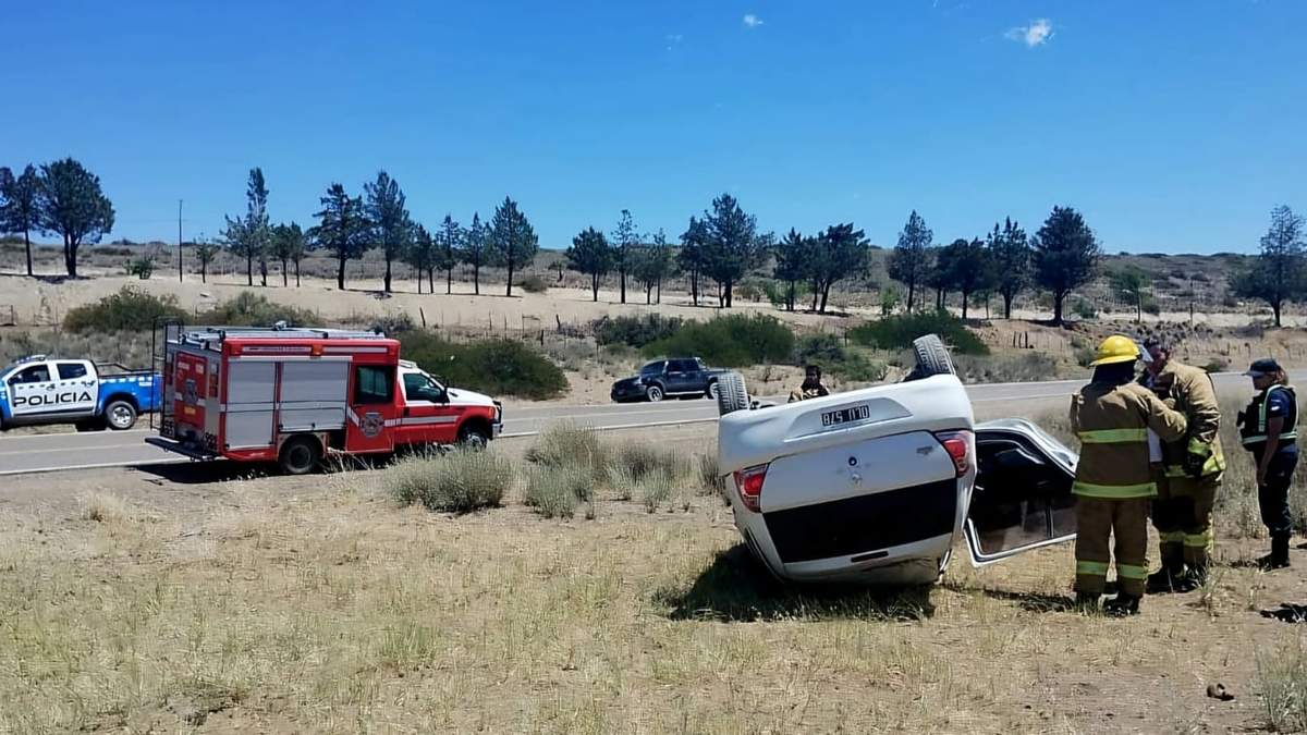 Bomberos voluntarios trabajaron en el lugar. Fuente: (Juan Carlos Parada)