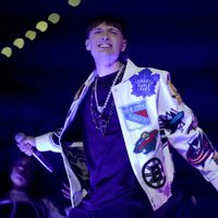 Peso Pluma gana dos premios en los Latin American Music Awards