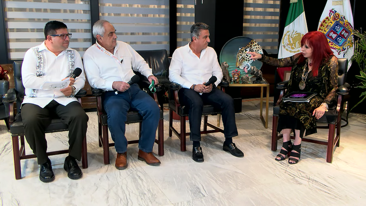 Layda Sansores y los colaboradores exhibidos en los videos, ayer en el Martes del Jaguar