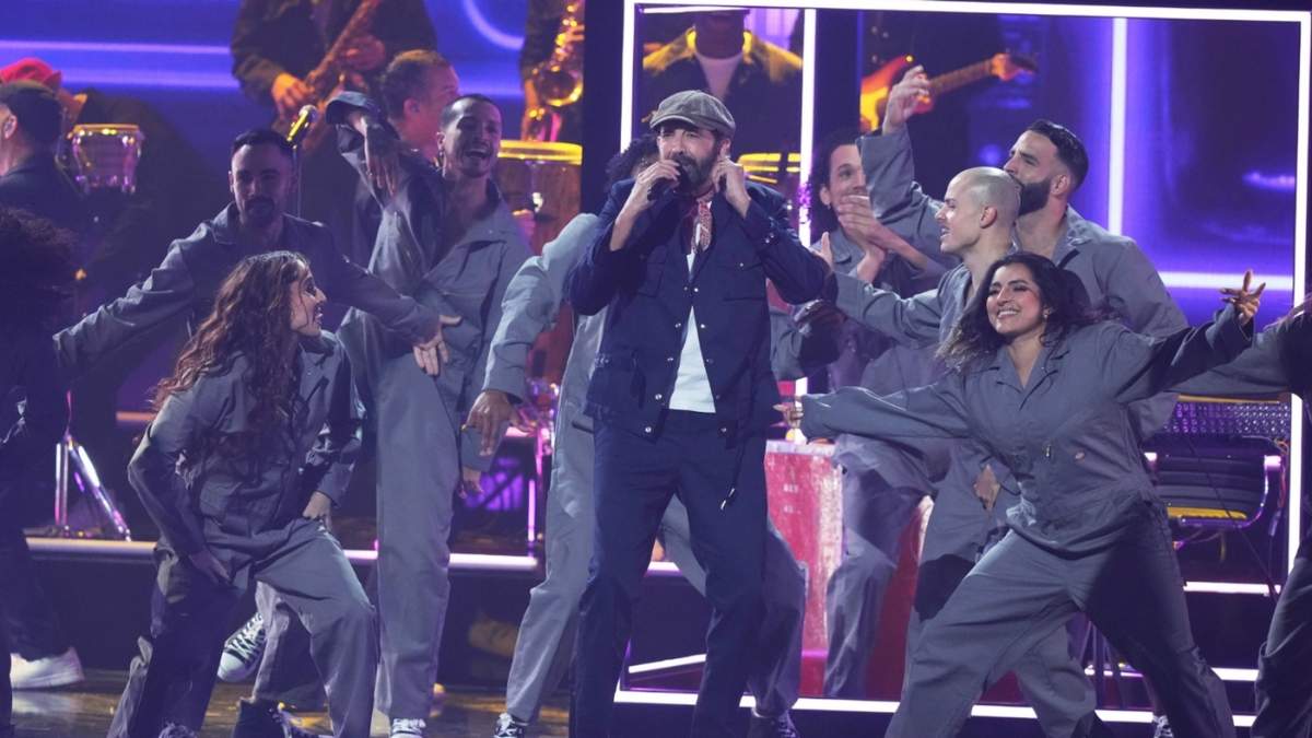 Juan Luis Guerra durante su presentación en la 25a entrega del Latin Grammy el jueves 14 de noviembre de 2024, en Miami