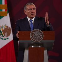 Un "despropósito", permitir que el INAI funcionara con cuatro consejeros: Adán Augusto López