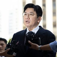 Policía surcoreana pide una orden de arresto contra el magnate del K-pop que lanzó a BTS