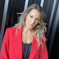 Mica Viciconte despide el invierno con los maxibuzos que lució junto a las hijas de Nicole Neumann