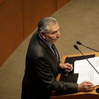 Adán Augusto “reinterpreta” la mayoría calificada; Lorenzo Córdova y Ricardo Monreal lo corrigen