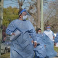 Los casos de coronavirus siguen en descenso en Argentina
