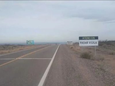 Instan a la municipalidad de Villa El Chocón a que cese con el uso de un radar vial no homologado
