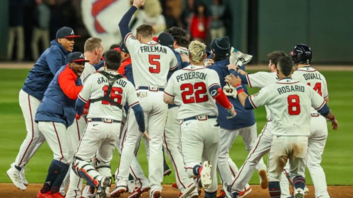 Los Bravos de Atlanta celebran su primera victoria