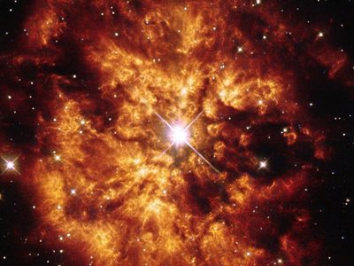 Misterio total: una estrella moribunda forma anillos a su alrededor y desconcierta a los científicos
