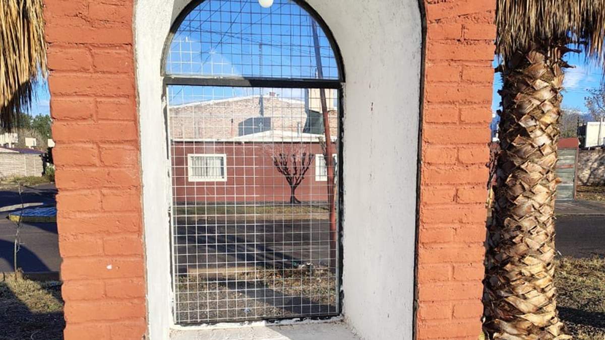Se robaron la imagen de la Virgen.