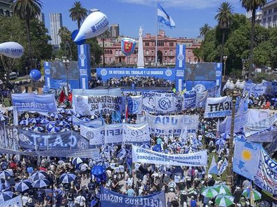 La CGT encabezó un acto en Plaza de Mayo: “Profundicemos el conflicto”