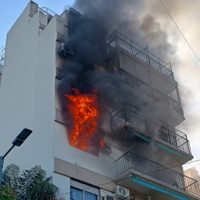 Voraz incendio en un edificio de Flores deja ocho personas afectadas