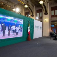 Arranca vacunación de personal docente en cinco estados; AMLO agradece apoyo de padres