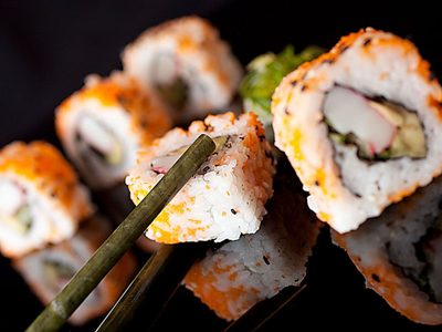 California roll: conocé la pieza de sushi más fácil de preparar