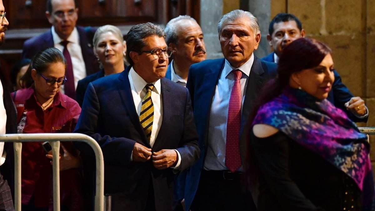 Ricardo Monreal, Adán Augusto López y senadores al salir de la reunión en Palacio Nacional