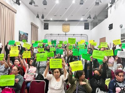 Cumple un mes el plantón de comerciantes afectados por rehabilitación de la Línea 12 del Metro