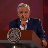 AMLO admite que se cancelaron 21 órdenes de aprehensión por caso Ayotzinapa