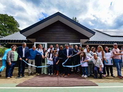 Figueroa inauguró una escuela en Lago Hermoso y destacó la inversión en infraestructura educativa